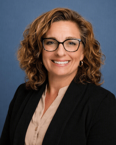 Professional headshot photo of Elizabeth Russ